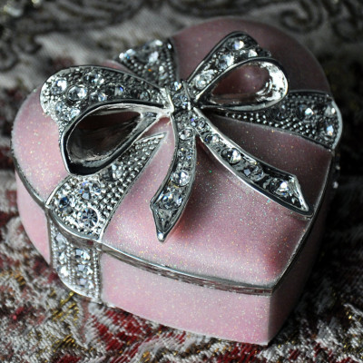 Bow Style Small Heart Trinket Box